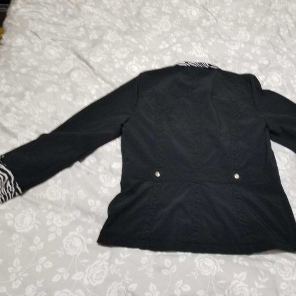 Black/zebra Zenergy by Chico's Light Jacket - Size 0 - Picture 8 of 10